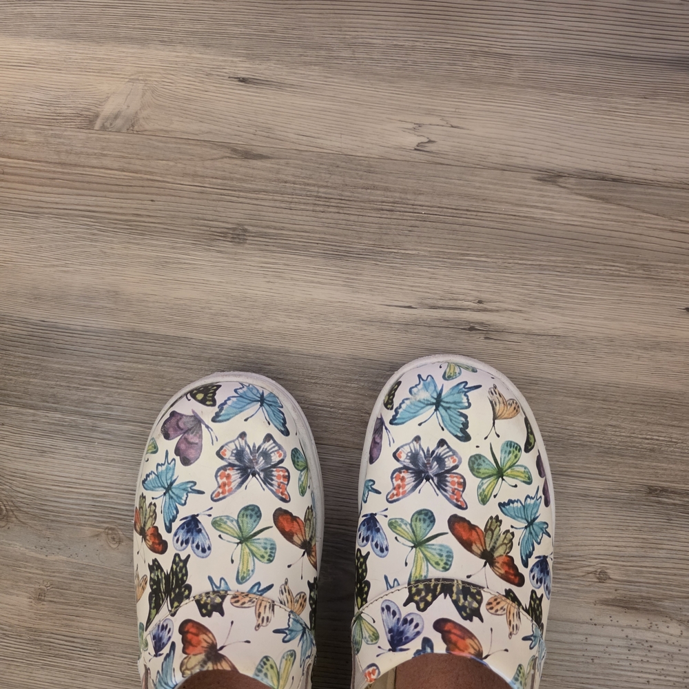 La Forst Slip Resistant Butterfly Pattern Slip On Clog /Work Shoes Size 9.5 - Picture 2 of 6